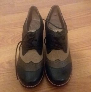 L'artiste Bardot navy multi-color pump